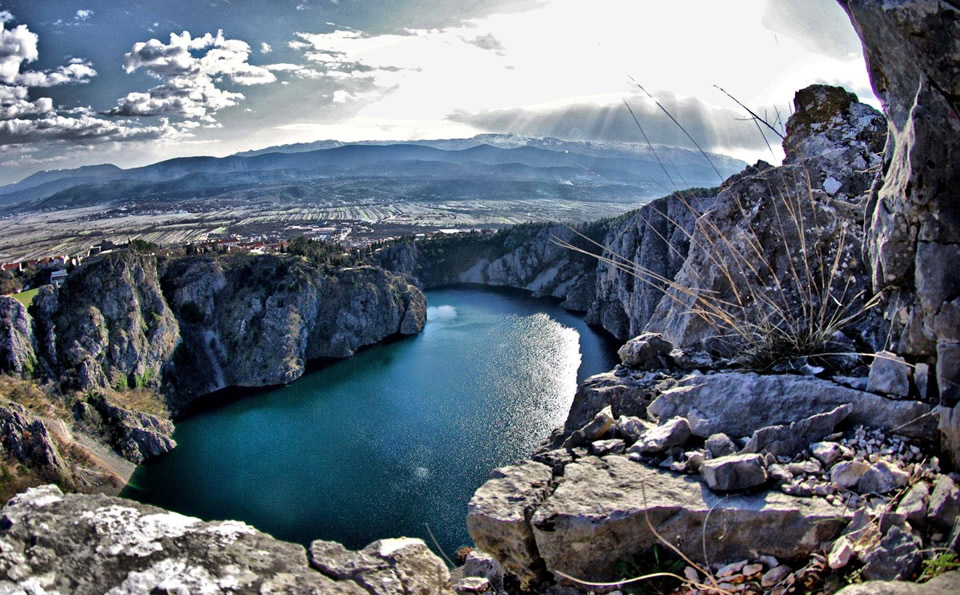crveno i modro jezero