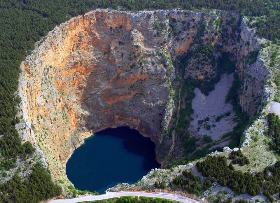 crveno i modro jezero