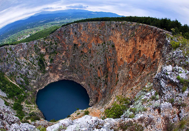 crveno i modro jezero