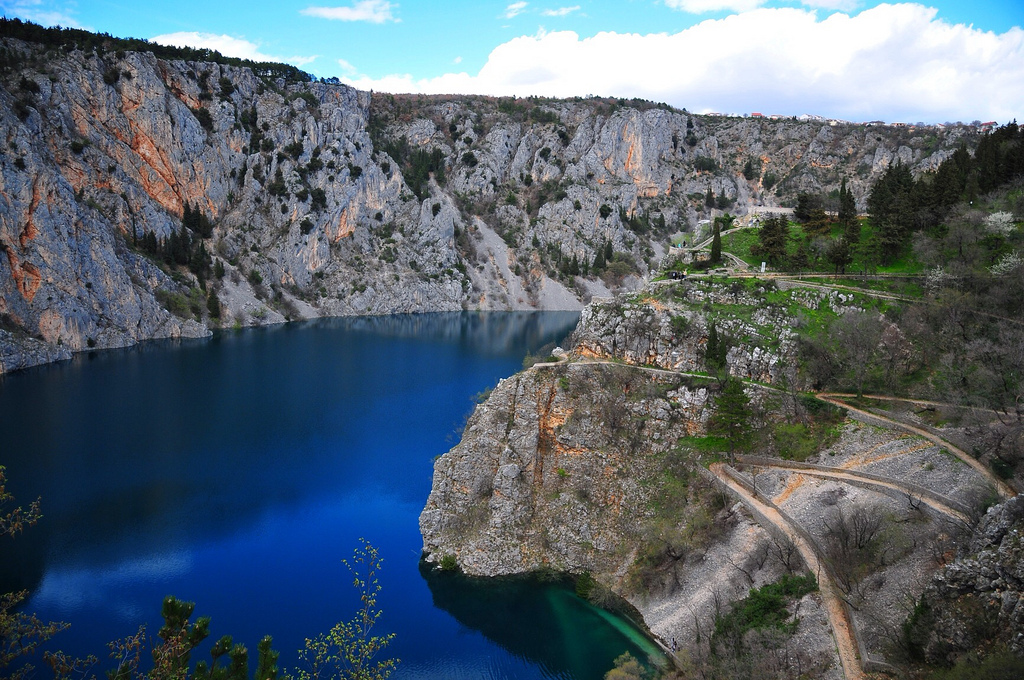crveno i modro jezero